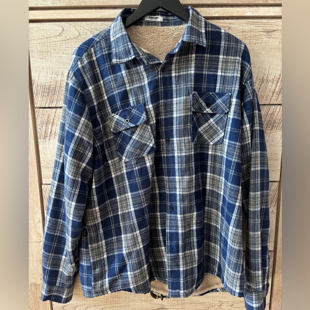 NWOT Coofandy 
Men’s plaid sherpa lined button up jacket / shirt